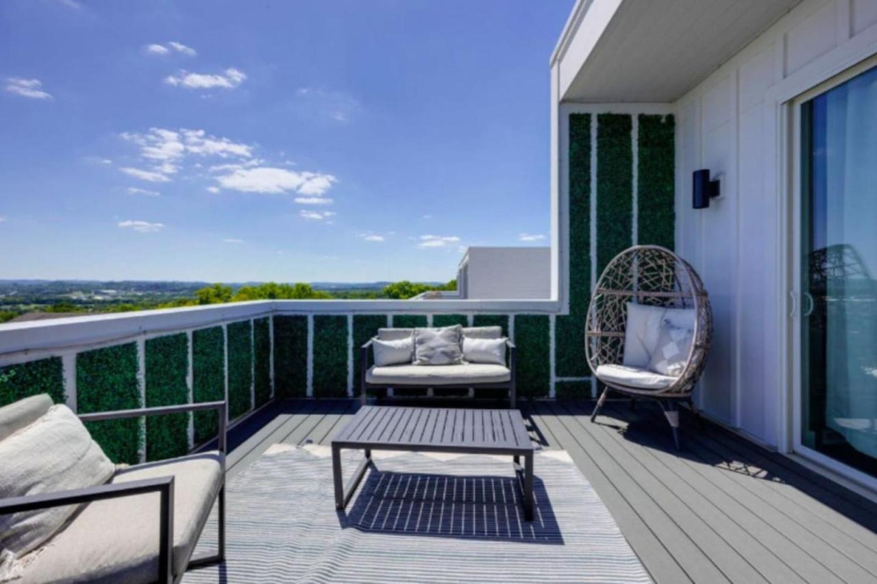 Luxury Four-Story Home, Rooftop Deck With Views, Pingpong! Sleeps 12! Nashville Exterior photo