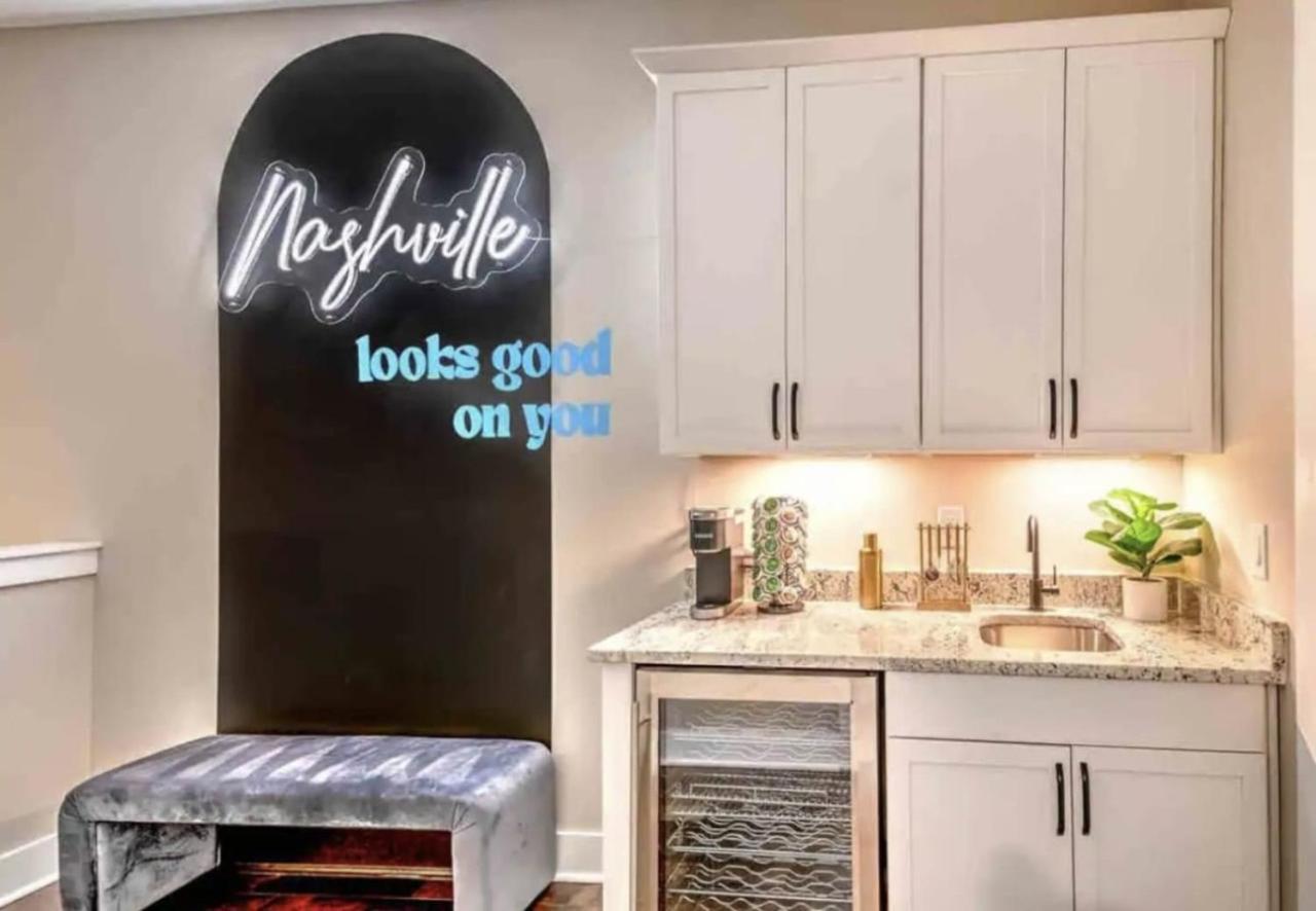 Luxury Four-Story Home, Rooftop Deck With Views, Pingpong! Sleeps 12! Nashville Exterior photo