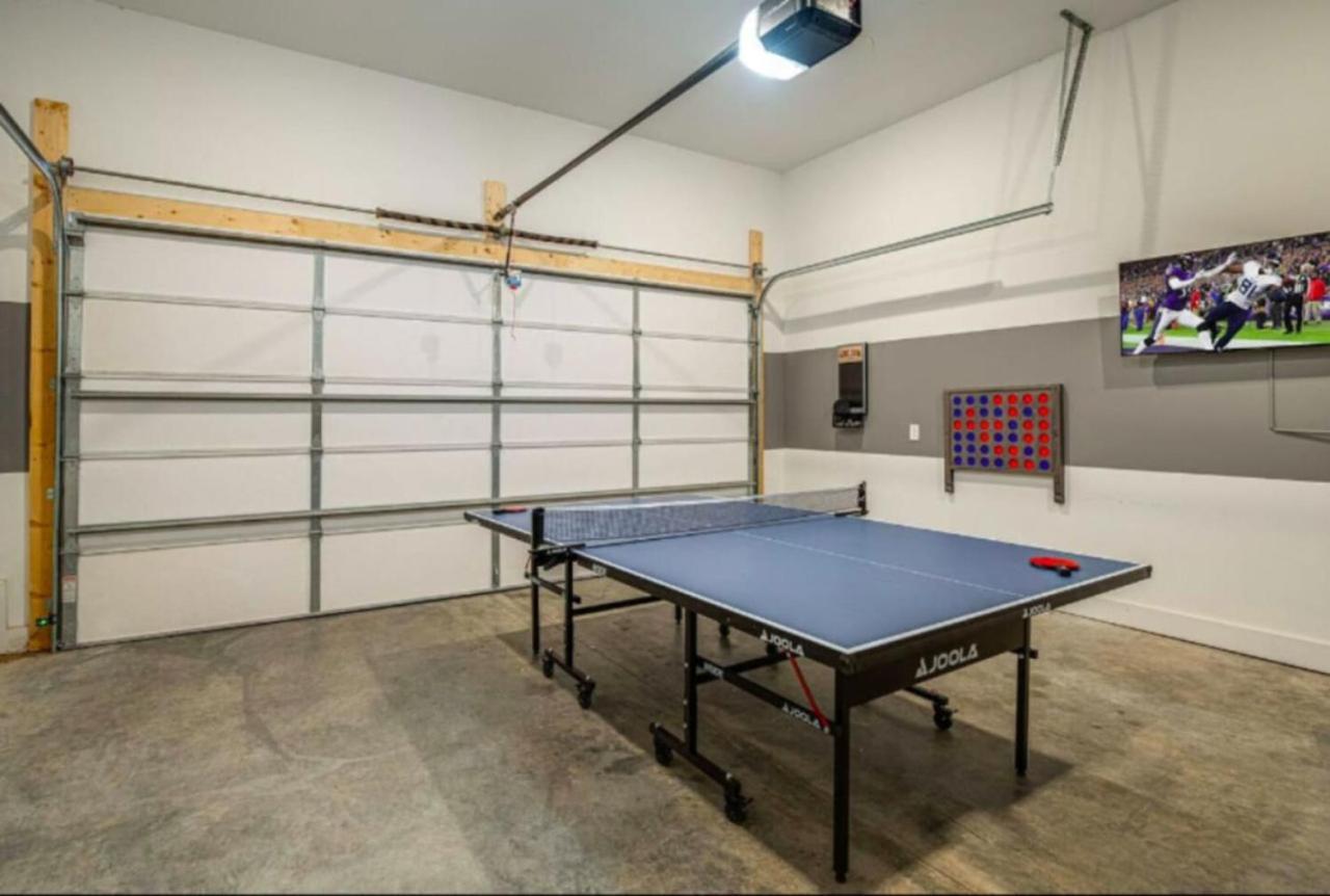 Luxury Four-Story Home, Rooftop Deck With Views, Pingpong! Sleeps 12! Nashville Exterior photo